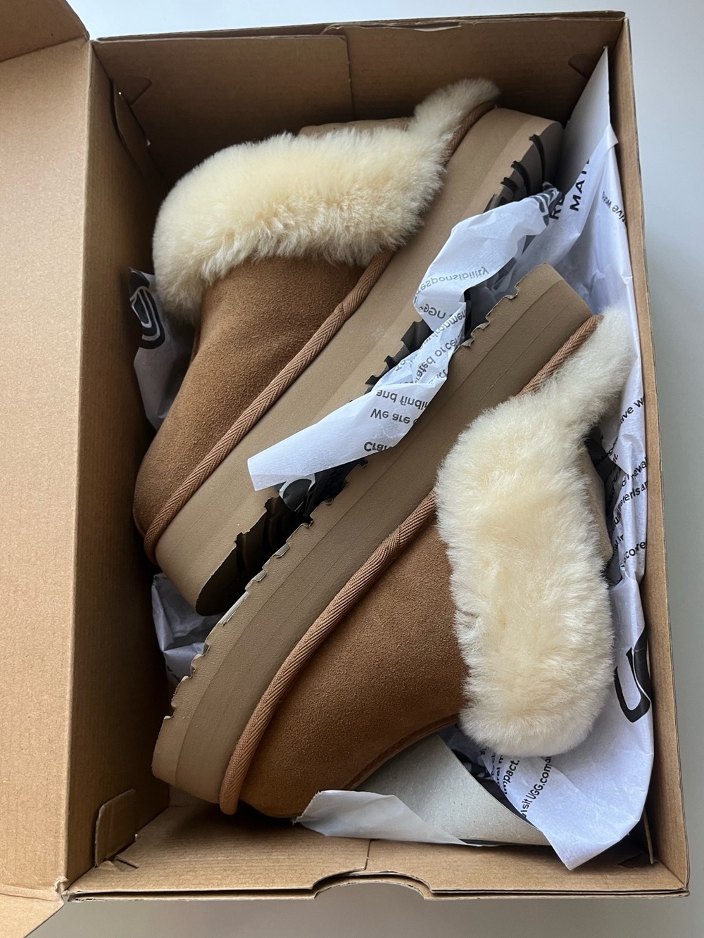 *NEVER WORN + AUTHENTIC* UGG Chestnut Shearling-Lined Slide  Disquette Mule